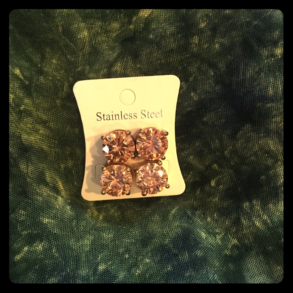 Magnetic earrings, large studs. Stackable ✨